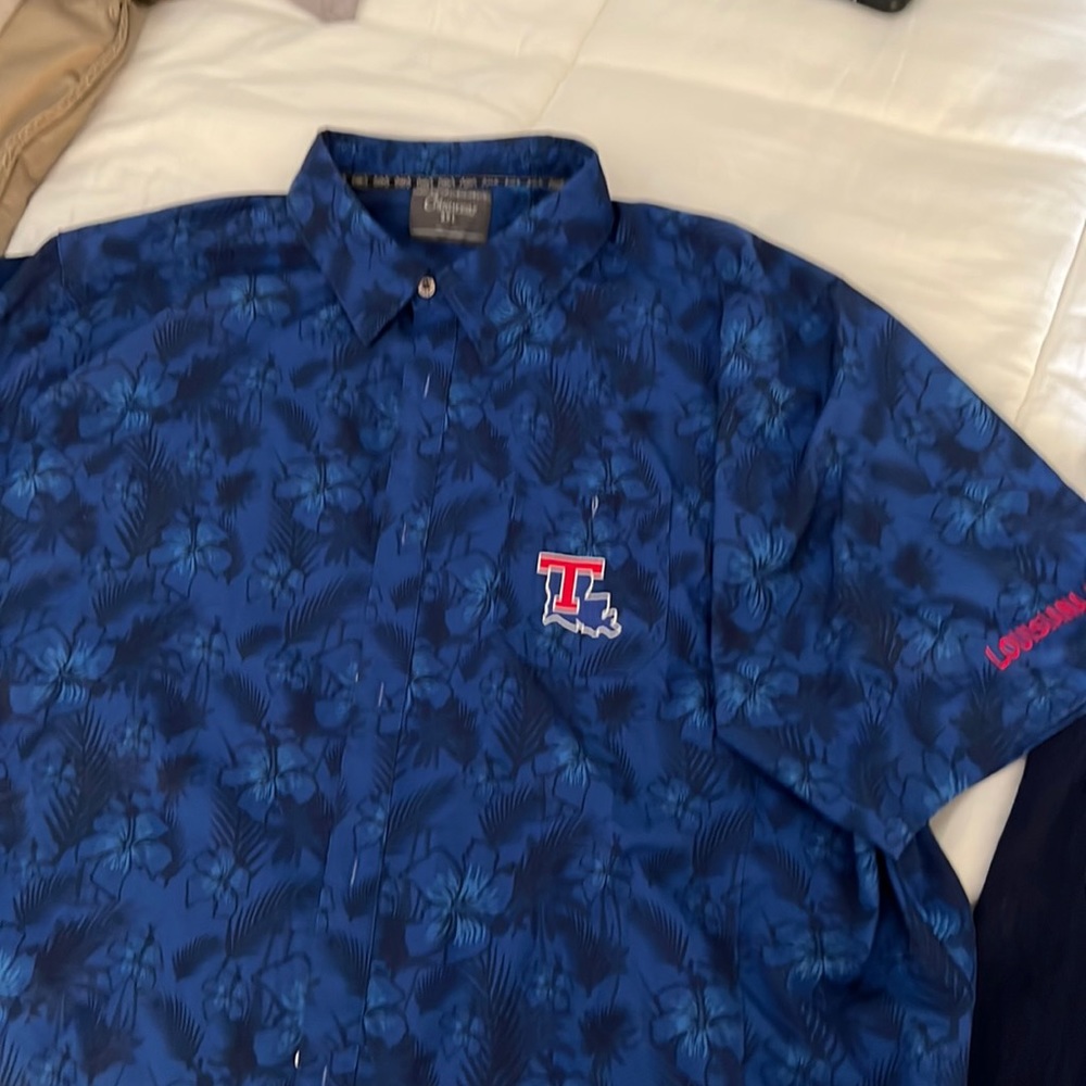 Louisiana Tech University Hawaiian style button up. Size 3xl